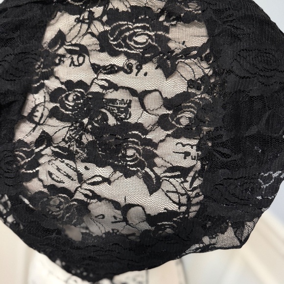 Scarf, Infinity black lace with delicate fringe - Picture 2 of 3